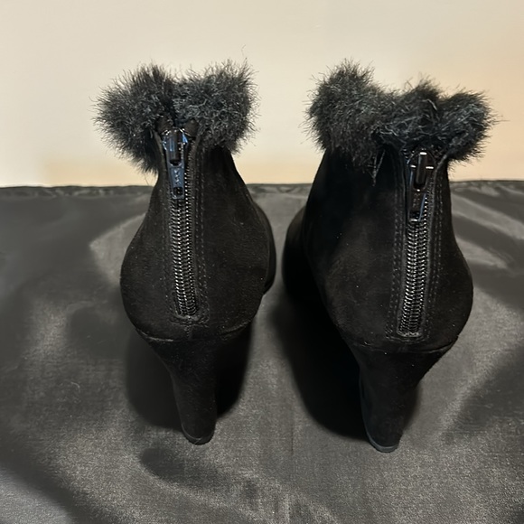Aerosoles Black Suede Booties with Fur Trim BRAND NEW - Picture 3 of 5